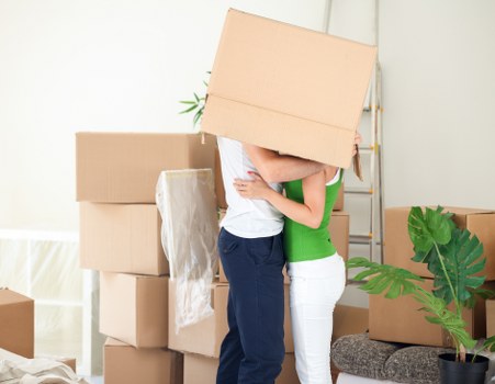 Cubic-yard pricing for furniture and box transport